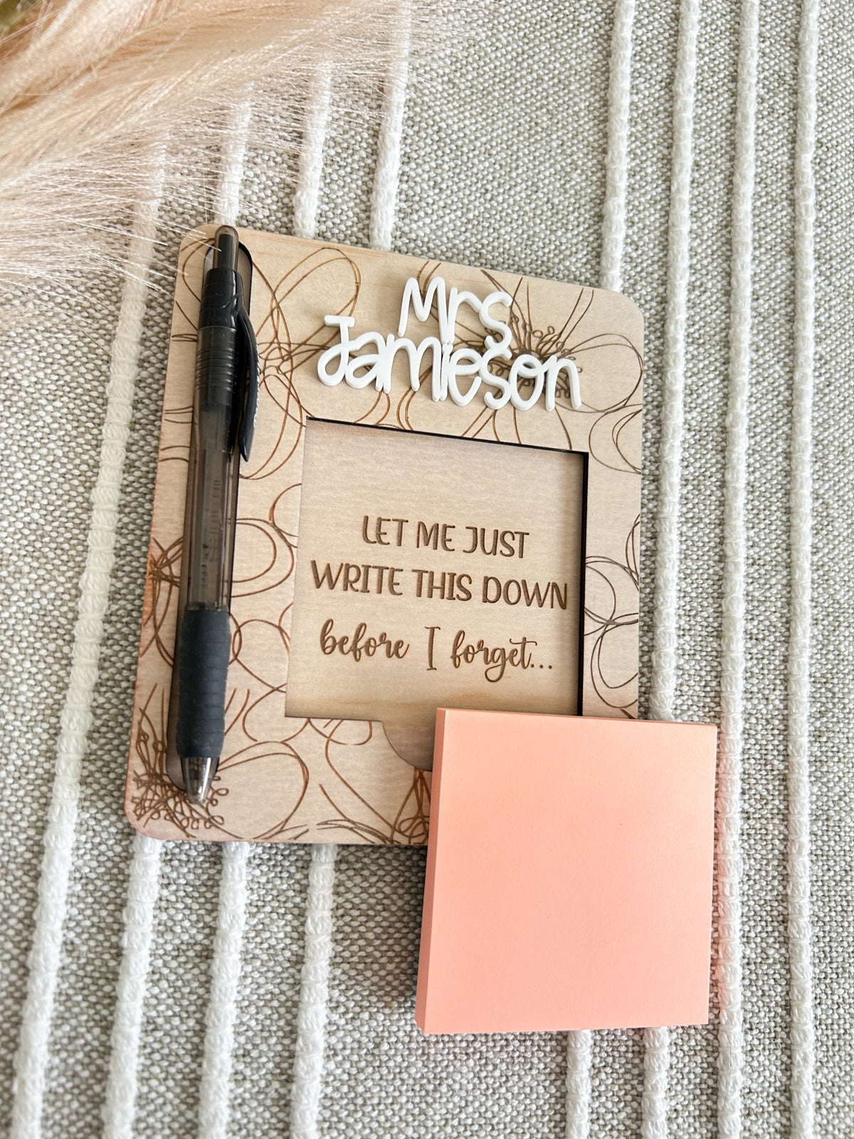 Sticky note & pen holder
