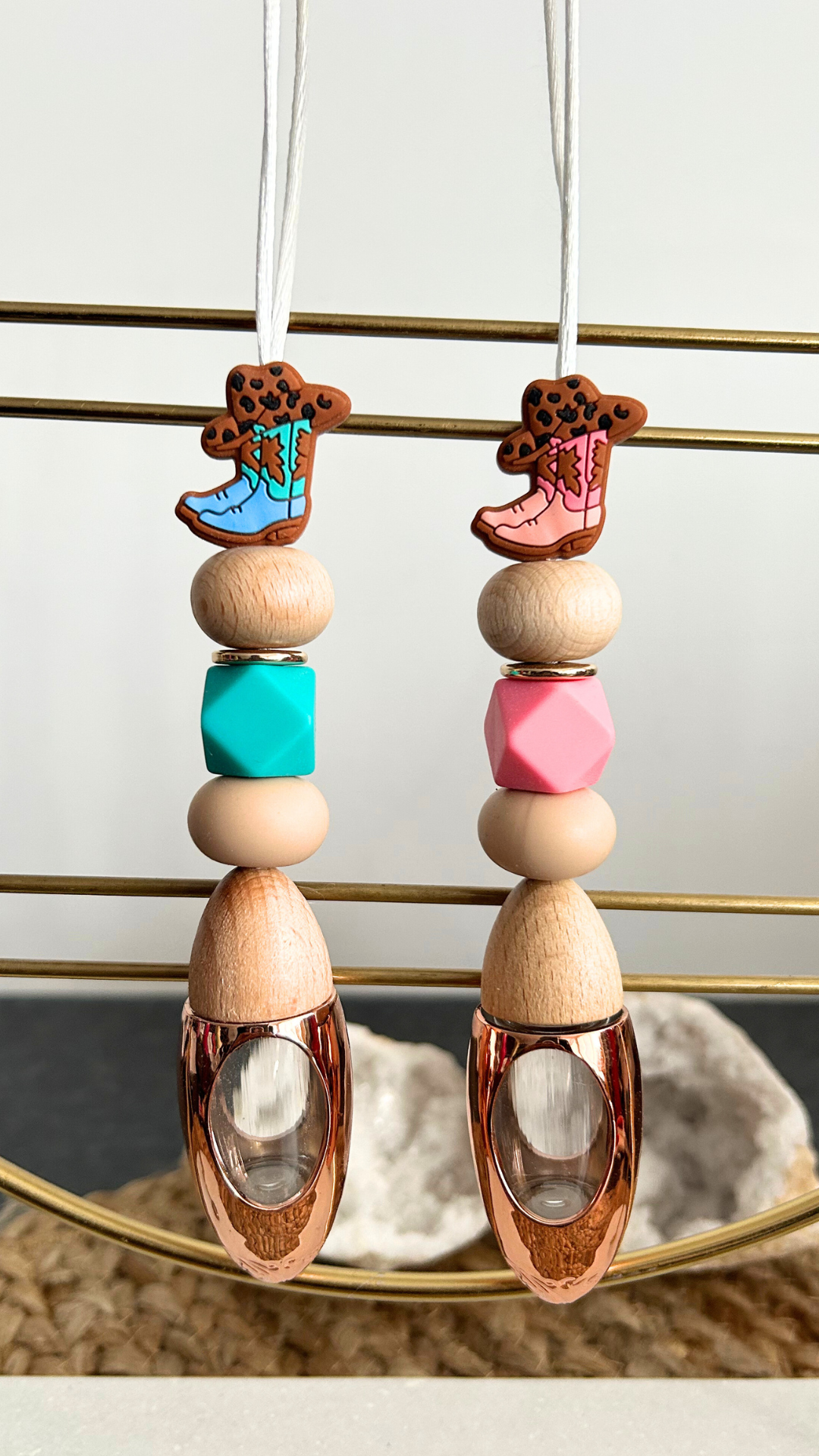 Silicone beaded car diffuser with a country boot charm and wooden lid